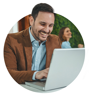 smiling businessman working on laptop in the office.